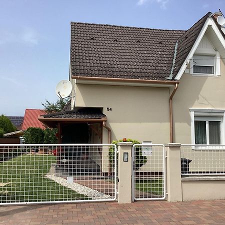 Villa Sueti Nyaralo à Balatonmáriafürdő Extérieur photo