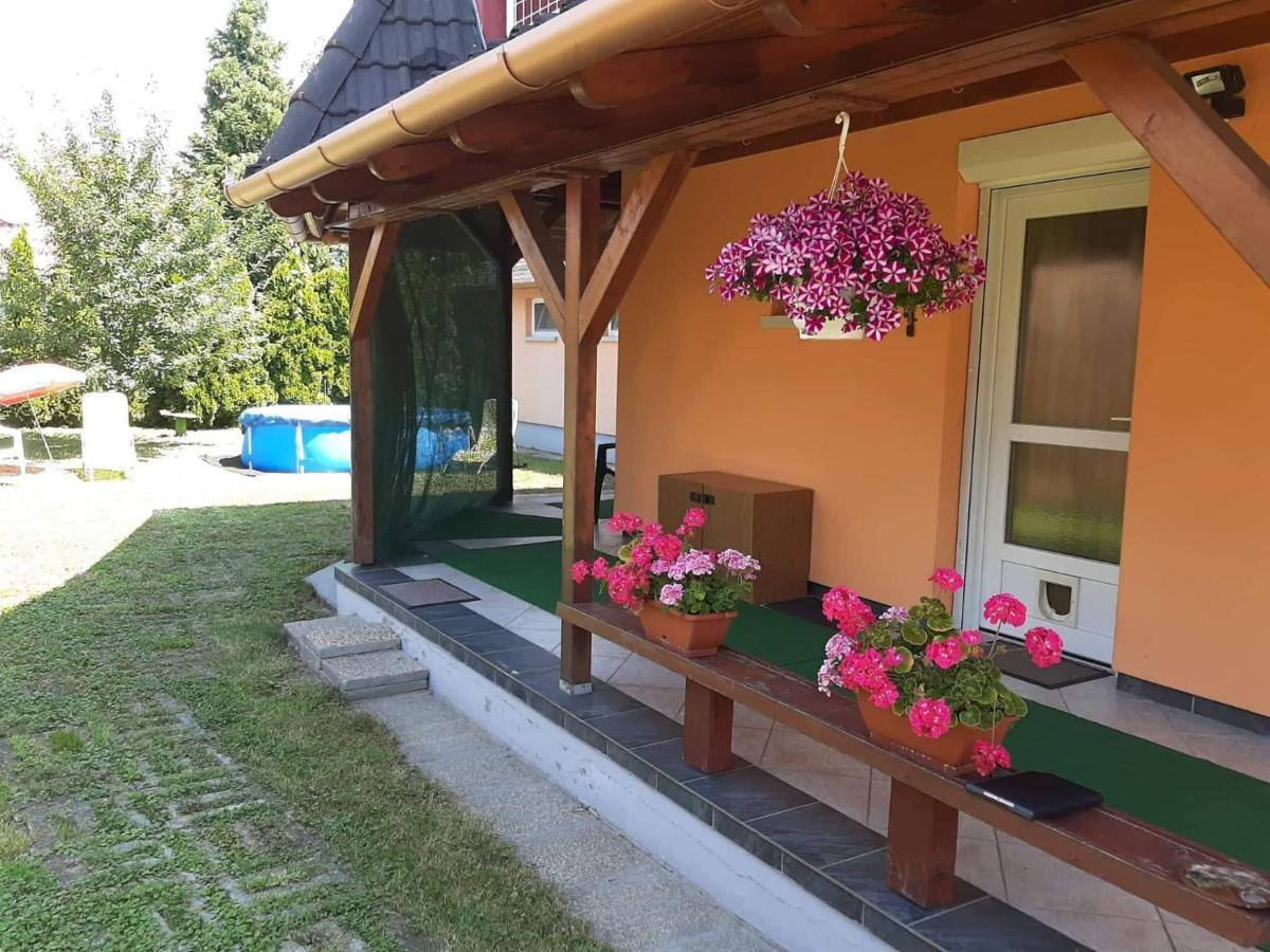 Villa Sueti Nyaralo à Balatonmáriafürdő Extérieur photo