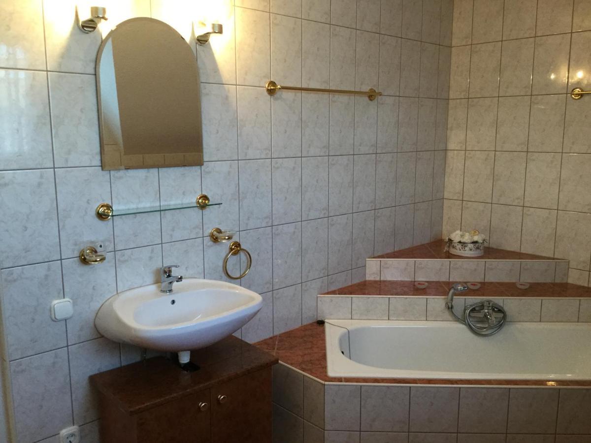 Villa Sueti Nyaralo à Balatonmáriafürdő Extérieur photo