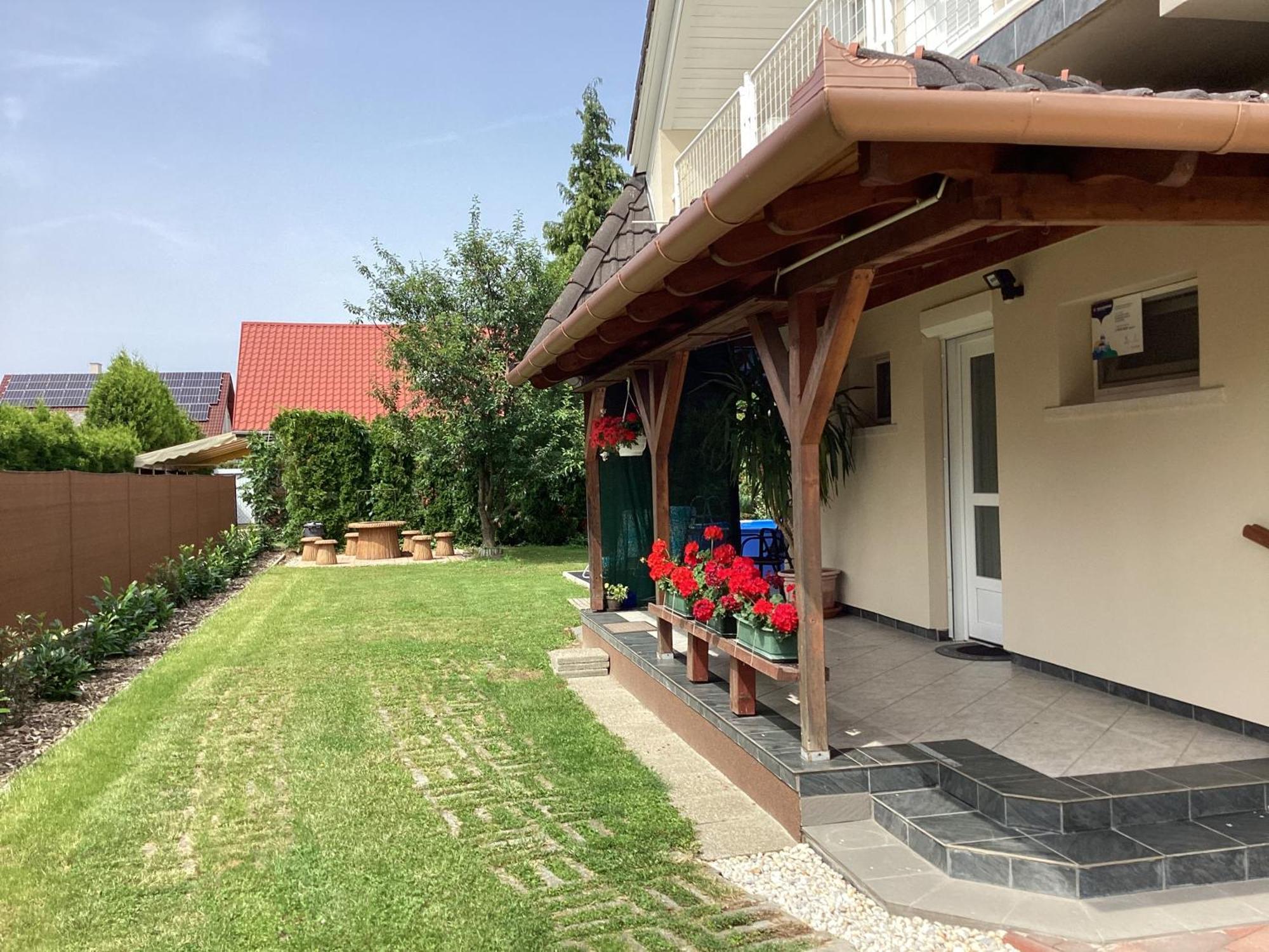 Villa Sueti Nyaralo à Balatonmáriafürdő Extérieur photo